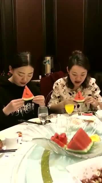 吃瓜嘴疼出血,揭秘网络热议背后的真相与反思