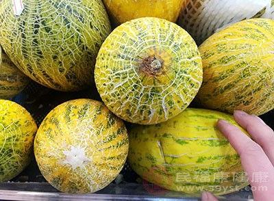 哈密瓜酸奶吃功效,营养美味，润肠通便的夏日健康饮品