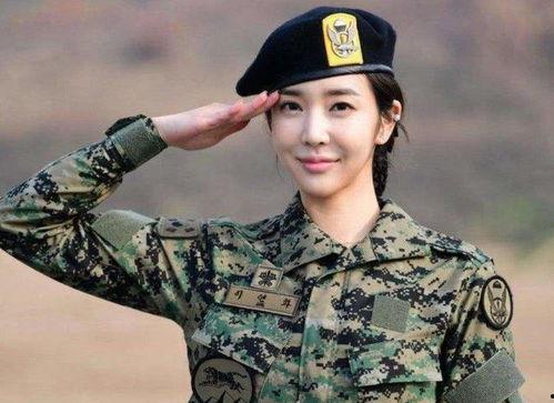 女明星军人壁纸高清,女明星军人壁纸中的英姿飒爽