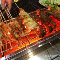 张店串档烧烤网红,火辣网红美食，舌尖上的狂欢之旅