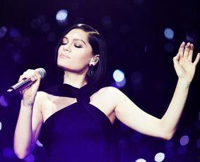 歌手唐薇头条,音乐才女唐薇闪耀乐坛，新歌引发热议